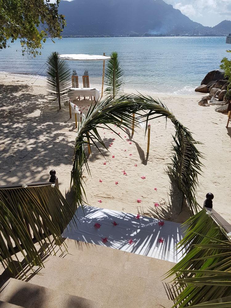 โรงแรมเคอร์ฟไอส์แลนด์รีสอร์ท Round Island ภายนอก รูปภาพ