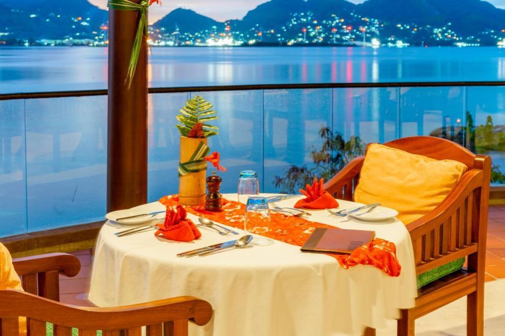 โรงแรมเคอร์ฟไอส์แลนด์รีสอร์ท Round Island ภายนอก รูปภาพ