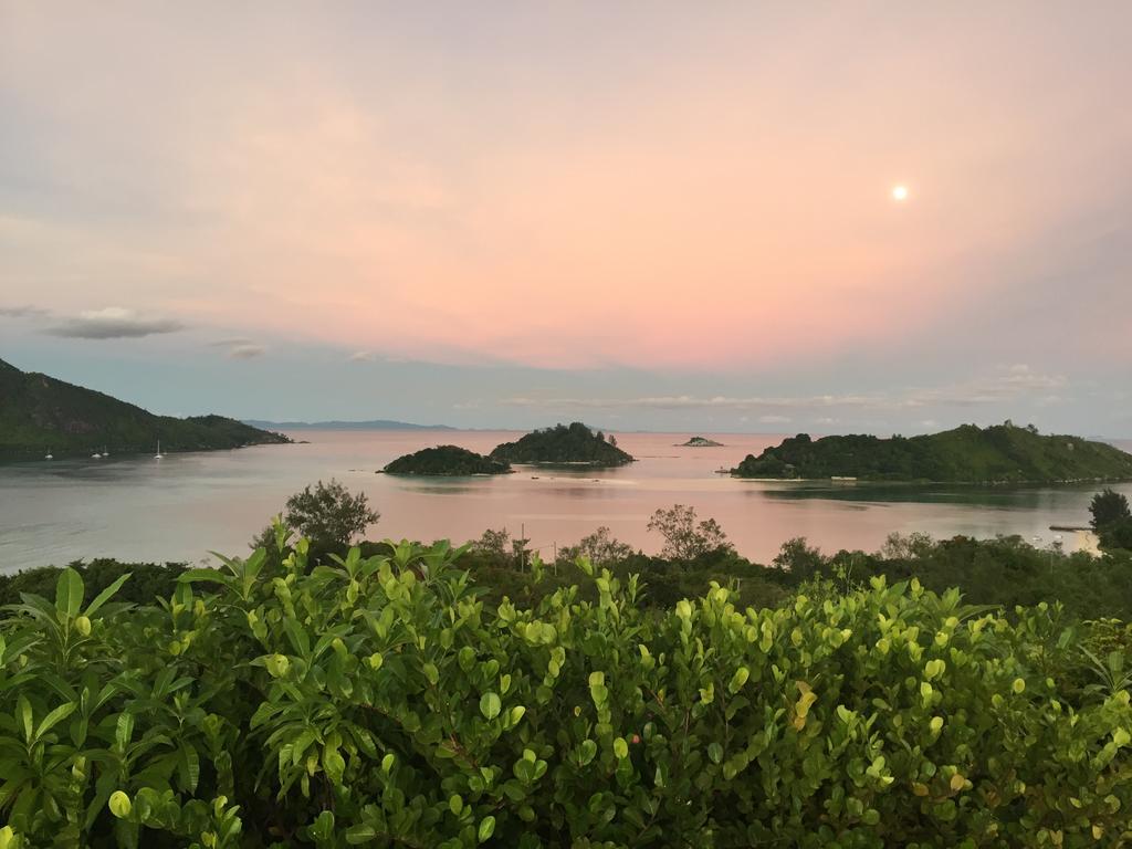 โรงแรมเคอร์ฟไอส์แลนด์รีสอร์ท Round Island ภายนอก รูปภาพ
