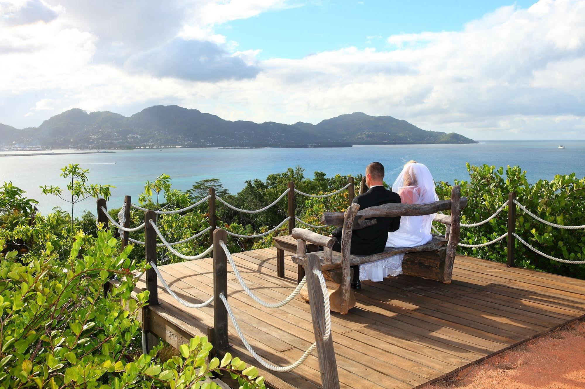 โรงแรมเคอร์ฟไอส์แลนด์รีสอร์ท Round Island ภายนอก รูปภาพ